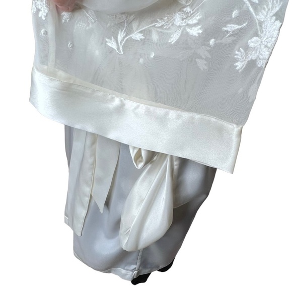 Valerie Stevens White Satin Kimono Sleeves Short Robe Size S Lace Trim Silky - Picture 4 of 14